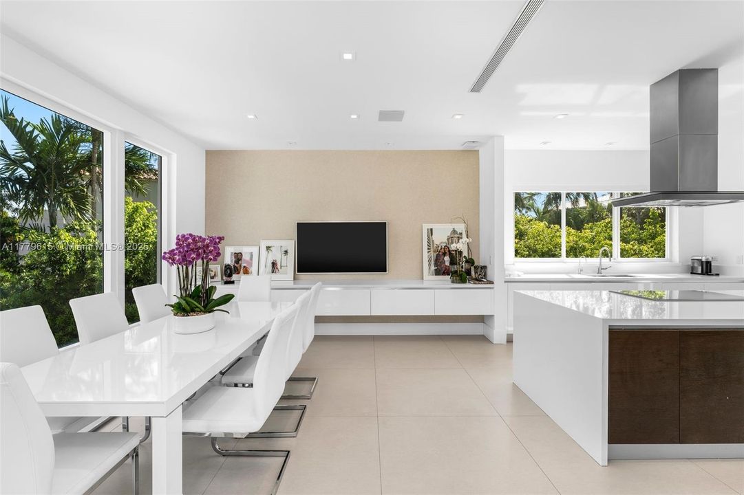 For Sale: $21,780,000 (5 beds, 6 baths, 5940 Square Feet)