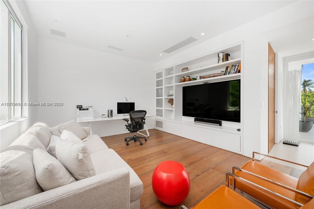 For Sale: $21,780,000 (5 beds, 6 baths, 5940 Square Feet)