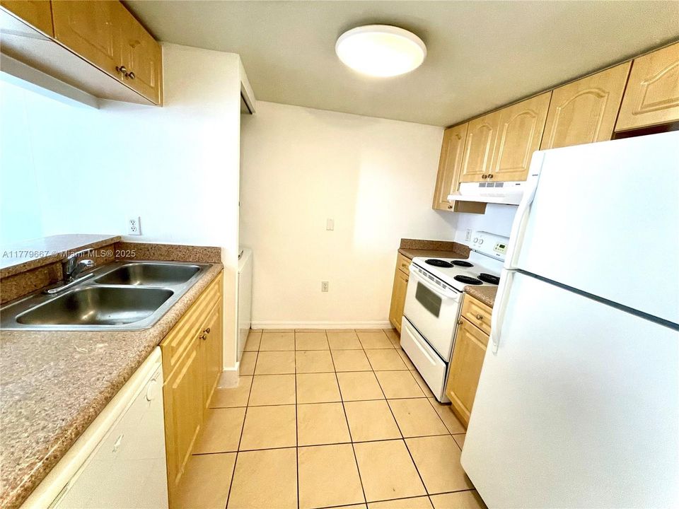 Recently Sold: $285,000 (2 beds, 2 baths, 949 Square Feet)