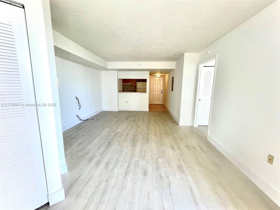 Recently Sold: $285,000 (2 beds, 2 baths, 949 Square Feet)