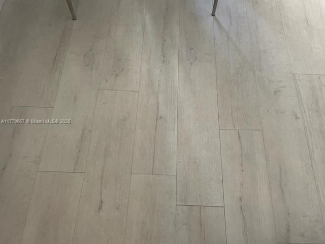 Recently Sold: $285,000 (2 beds, 2 baths, 949 Square Feet)