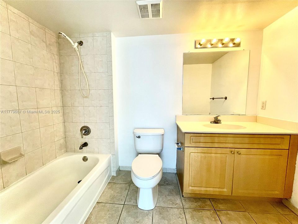 Recently Sold: $285,000 (2 beds, 2 baths, 949 Square Feet)