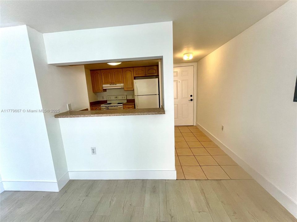 Recently Sold: $285,000 (2 beds, 2 baths, 949 Square Feet)