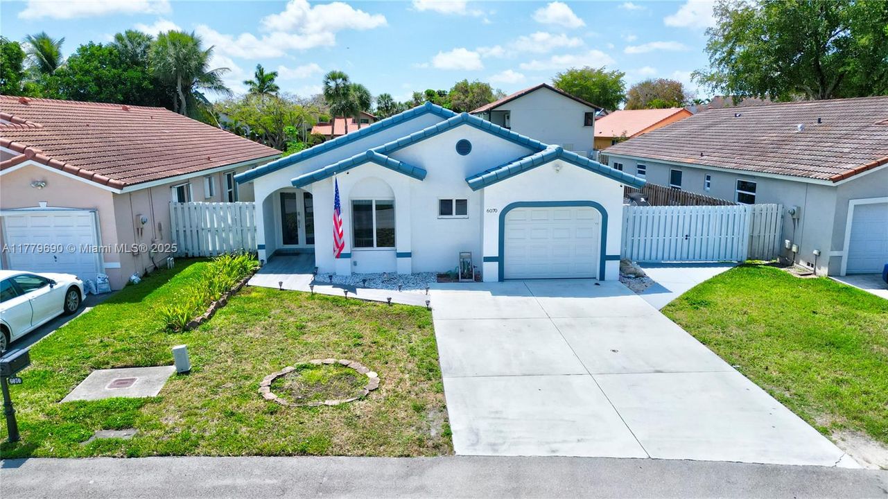 Active With Contract: $654,800 (3 beds, 2 baths, 1679 Square Feet)