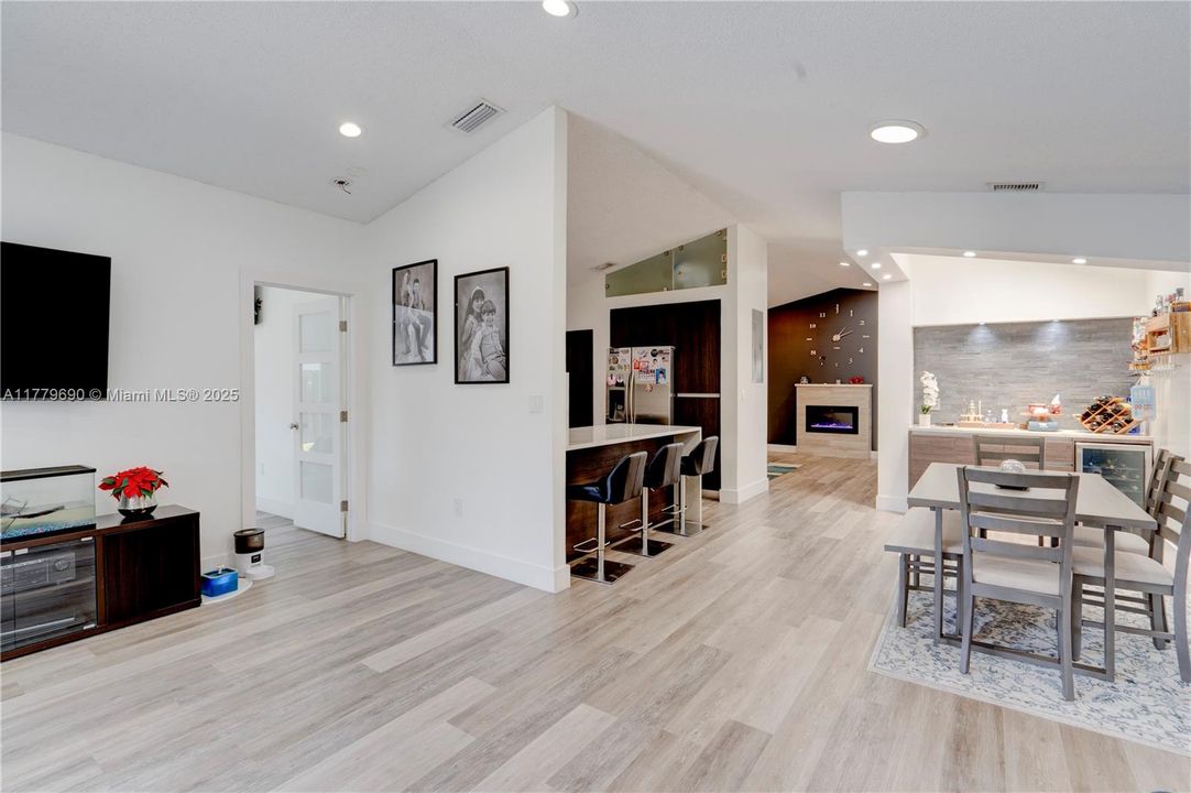 Active With Contract: $654,800 (3 beds, 2 baths, 1679 Square Feet)