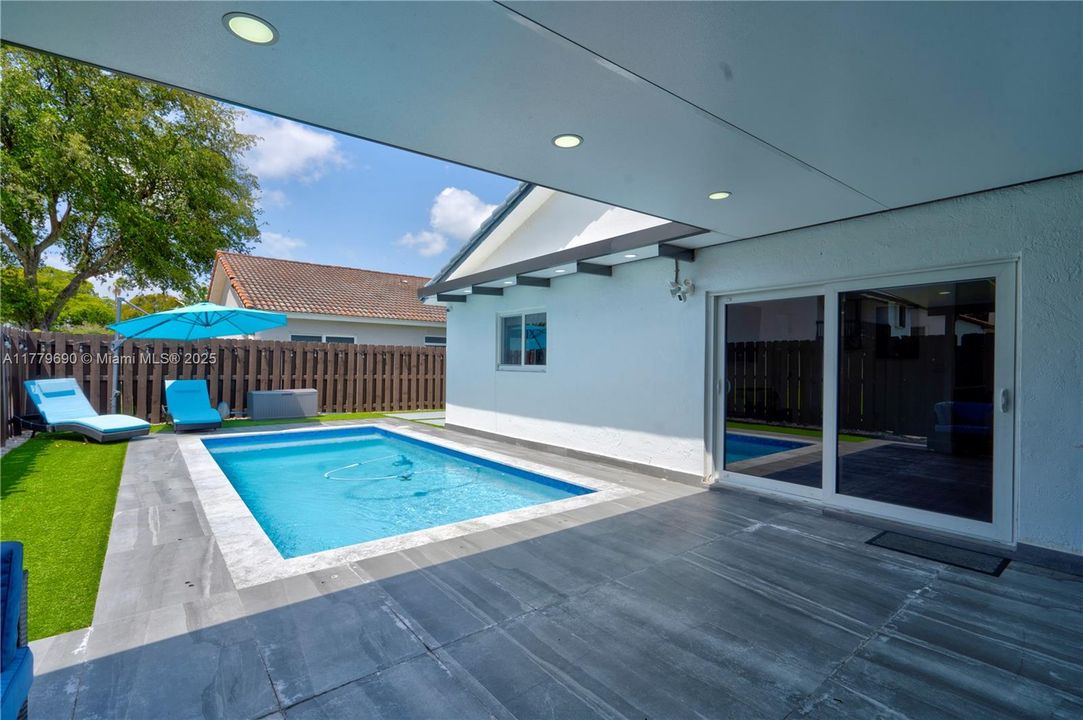 Active With Contract: $654,800 (3 beds, 2 baths, 1679 Square Feet)