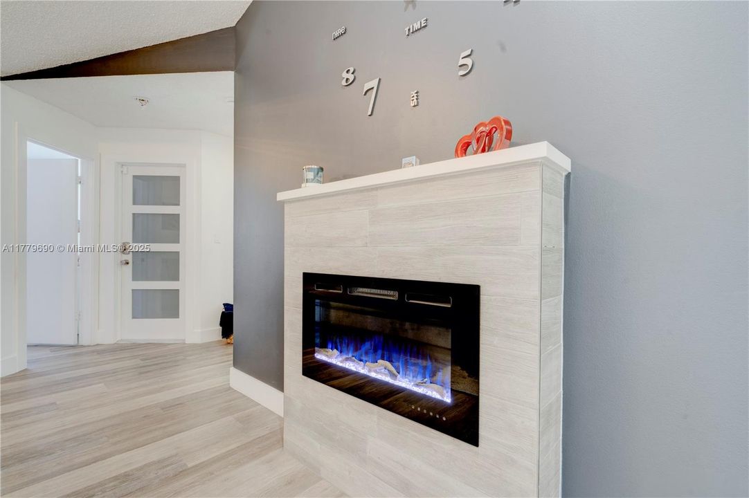 Active With Contract: $654,800 (3 beds, 2 baths, 1679 Square Feet)