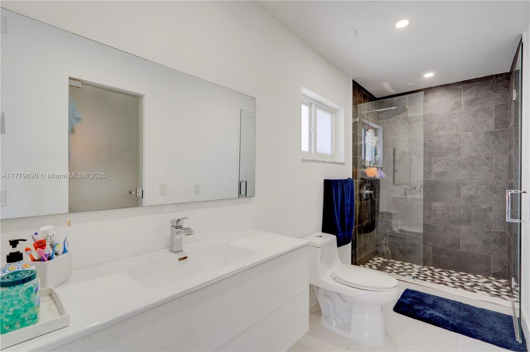 Active With Contract: $654,800 (3 beds, 2 baths, 1679 Square Feet)