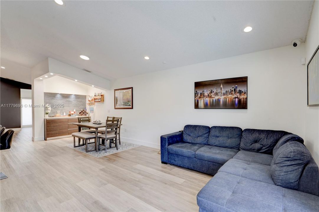 Active With Contract: $654,800 (3 beds, 2 baths, 1679 Square Feet)