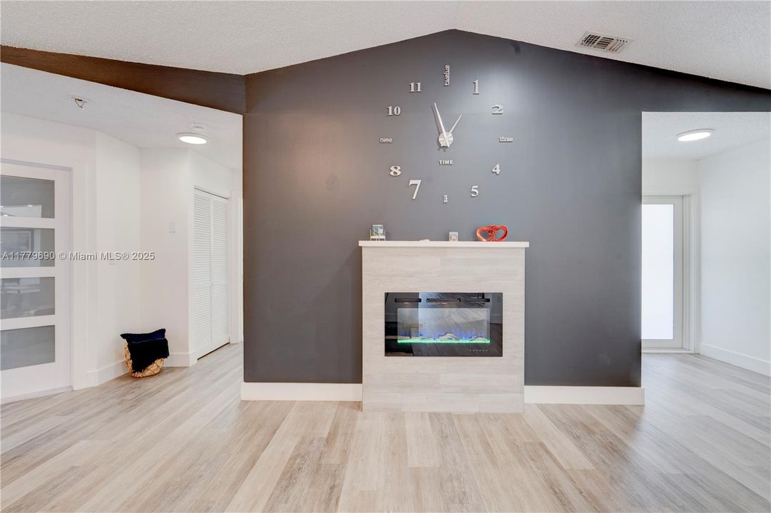 Active With Contract: $654,800 (3 beds, 2 baths, 1679 Square Feet)