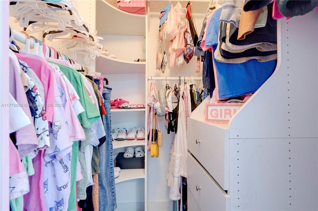 Active With Contract: $654,800 (3 beds, 2 baths, 1679 Square Feet)