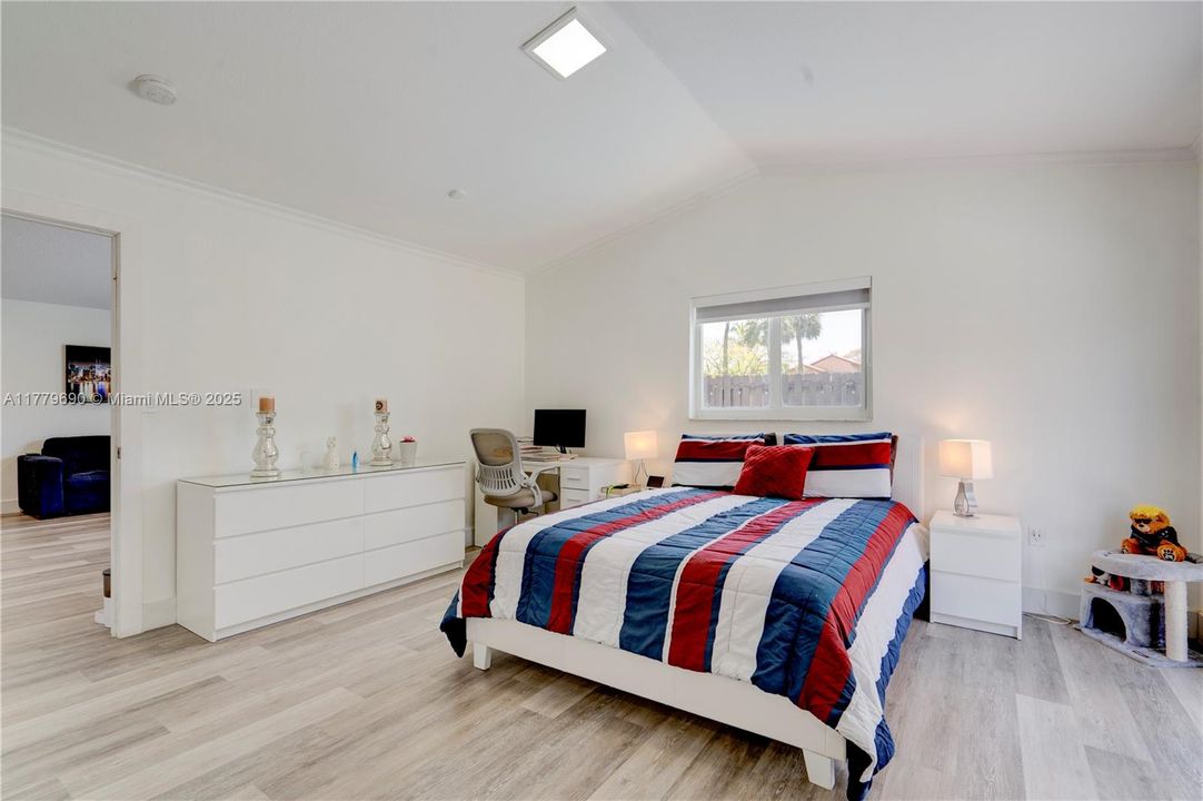 Active With Contract: $654,800 (3 beds, 2 baths, 1679 Square Feet)