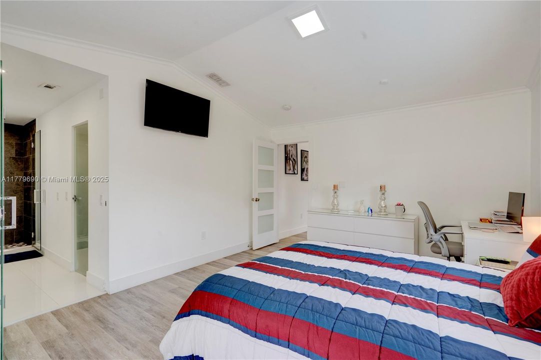 Active With Contract: $654,800 (3 beds, 2 baths, 1679 Square Feet)