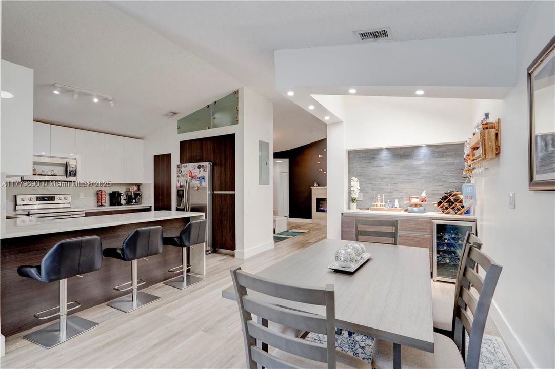 Active With Contract: $654,800 (3 beds, 2 baths, 1679 Square Feet)