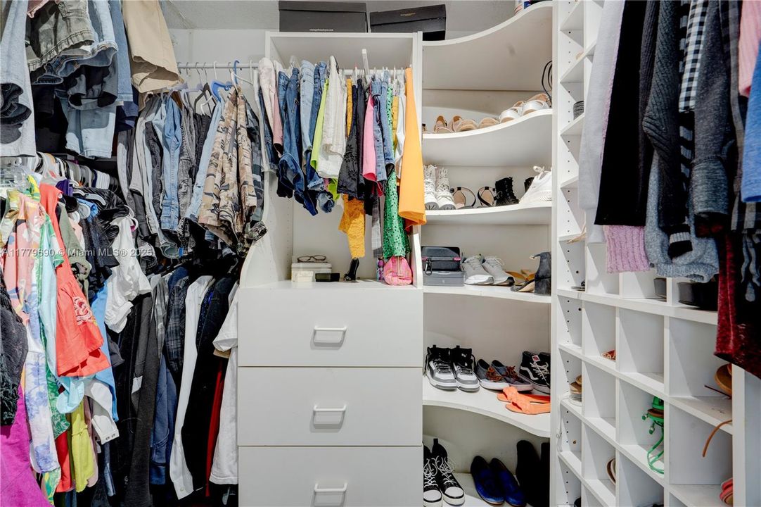 Active With Contract: $654,800 (3 beds, 2 baths, 1679 Square Feet)