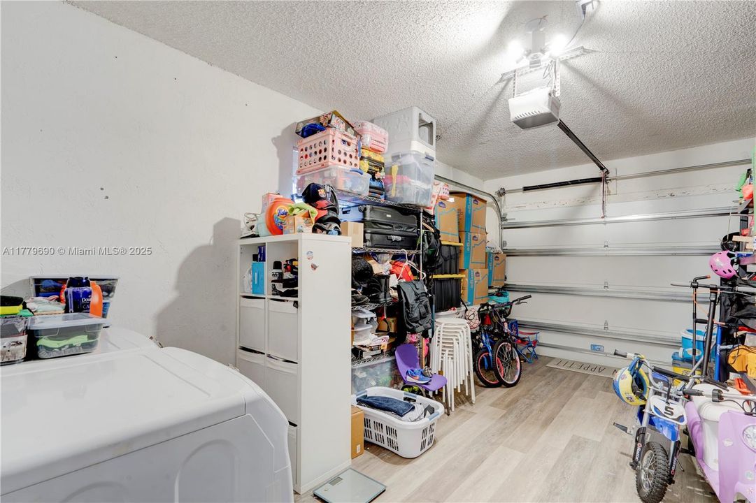 Active With Contract: $654,800 (3 beds, 2 baths, 1679 Square Feet)