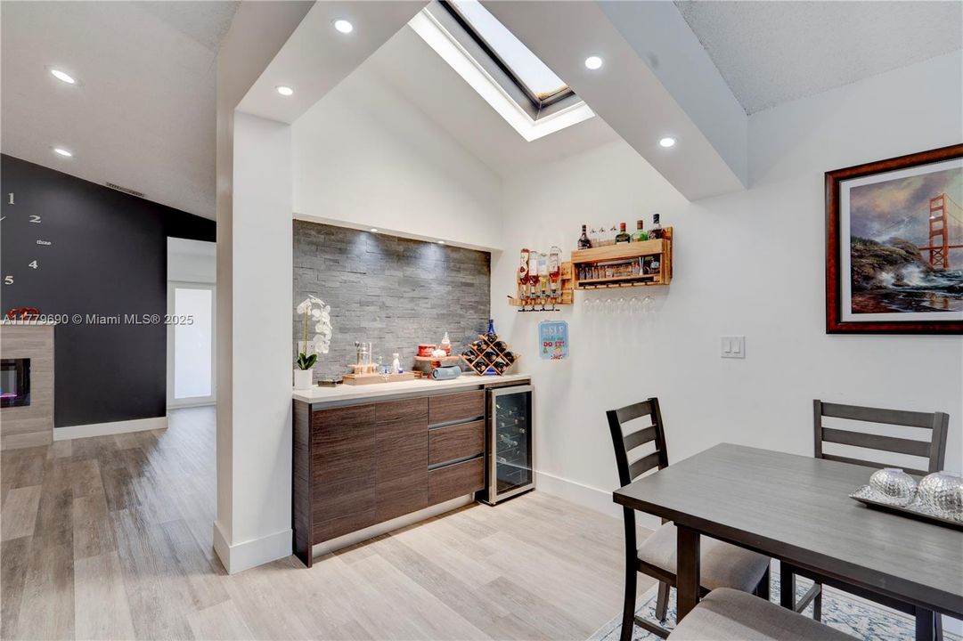 Active With Contract: $654,800 (3 beds, 2 baths, 1679 Square Feet)