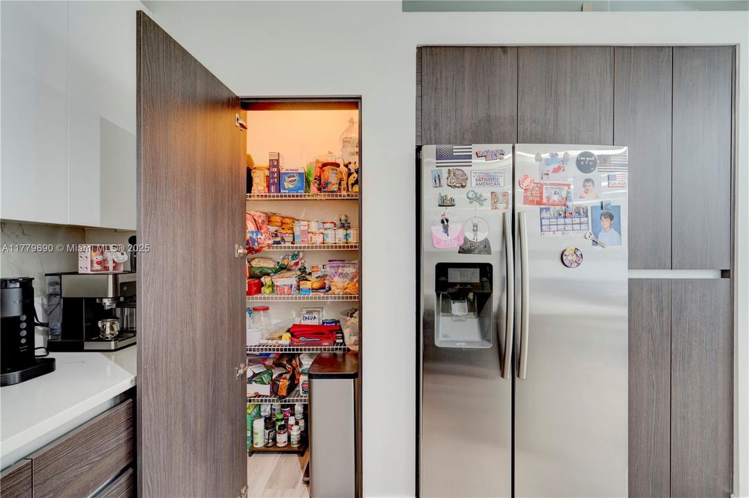 Active With Contract: $654,800 (3 beds, 2 baths, 1679 Square Feet)