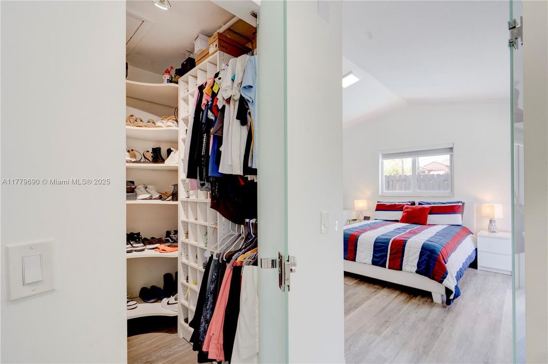 Active With Contract: $654,800 (3 beds, 2 baths, 1679 Square Feet)