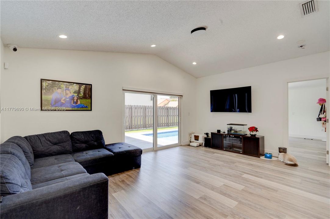 Active With Contract: $654,800 (3 beds, 2 baths, 1679 Square Feet)