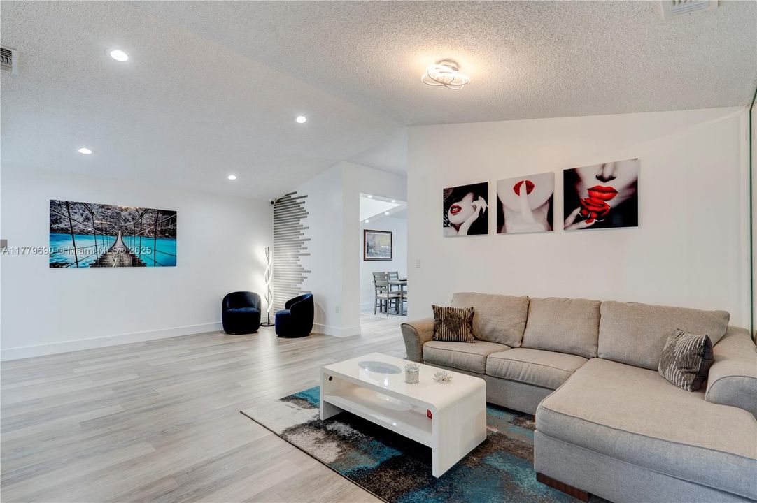 Active With Contract: $654,800 (3 beds, 2 baths, 1679 Square Feet)