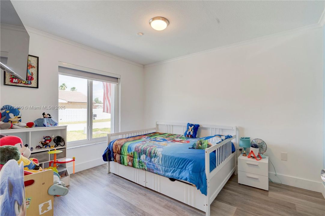 Active With Contract: $654,800 (3 beds, 2 baths, 1679 Square Feet)