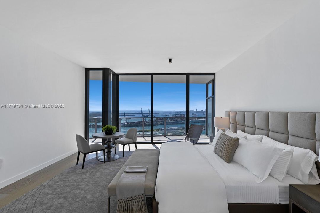 Recently Sold: $7,500,000 (4 beds, 4 baths, 3186 Square Feet)