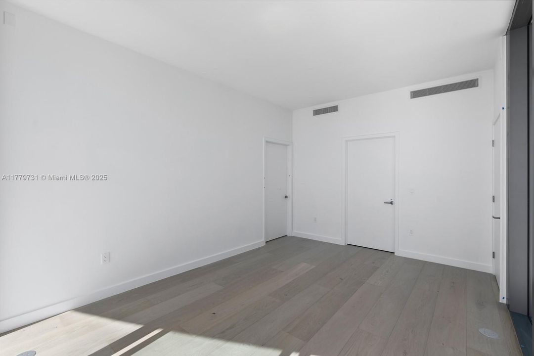 Recently Sold: $7,500,000 (4 beds, 4 baths, 3186 Square Feet)