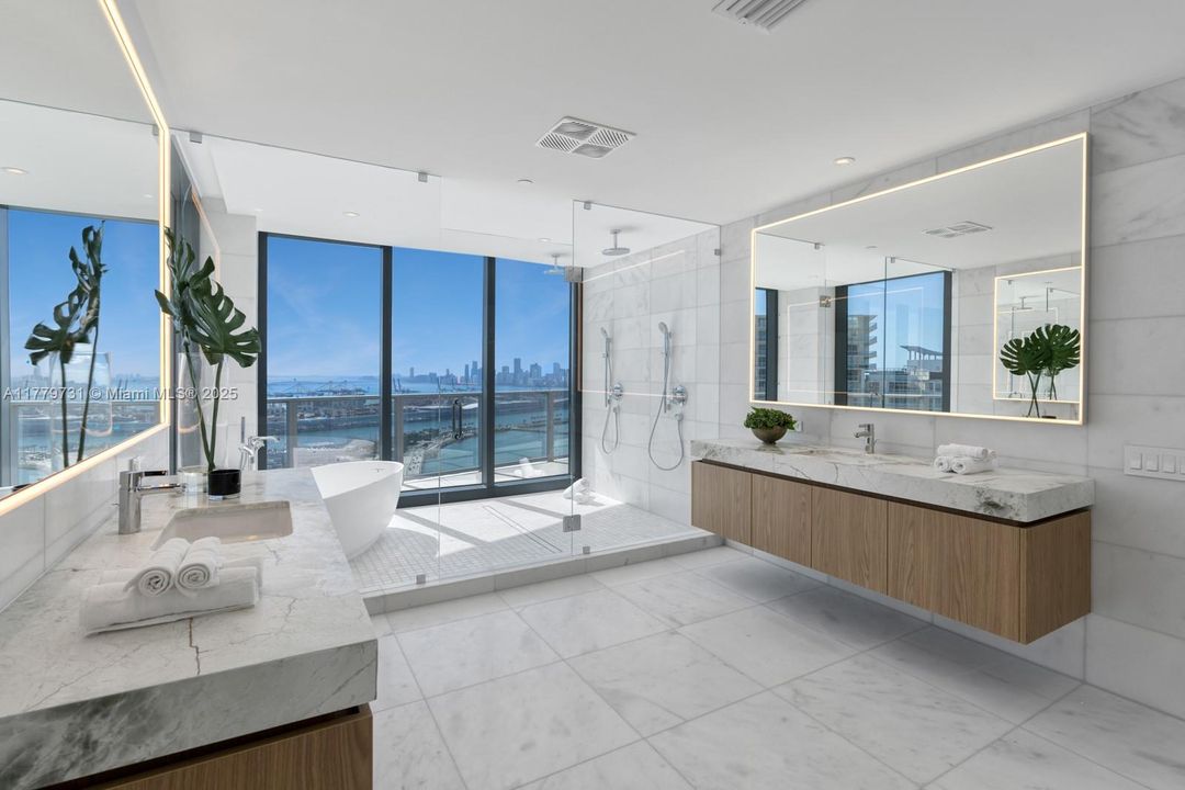 Recently Sold: $7,500,000 (4 beds, 4 baths, 3186 Square Feet)