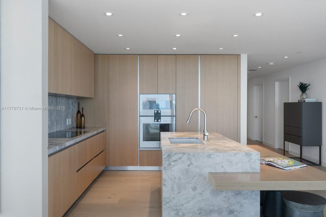 Recently Sold: $7,500,000 (4 beds, 4 baths, 3186 Square Feet)