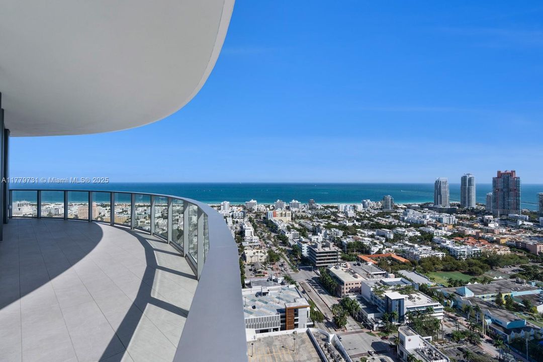 Recently Sold: $7,500,000 (4 beds, 4 baths, 3186 Square Feet)