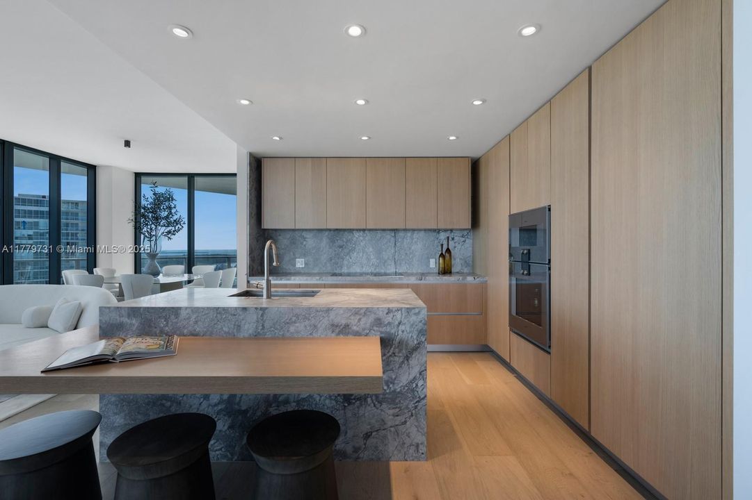 Recently Sold: $7,500,000 (4 beds, 4 baths, 3186 Square Feet)