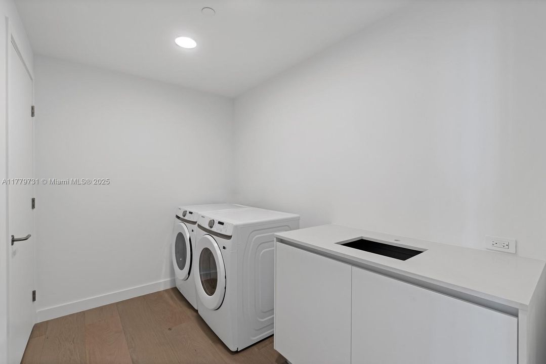 Recently Sold: $7,500,000 (4 beds, 4 baths, 3186 Square Feet)