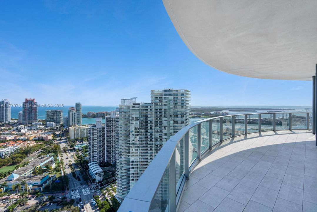 Recently Sold: $7,500,000 (4 beds, 4 baths, 3186 Square Feet)