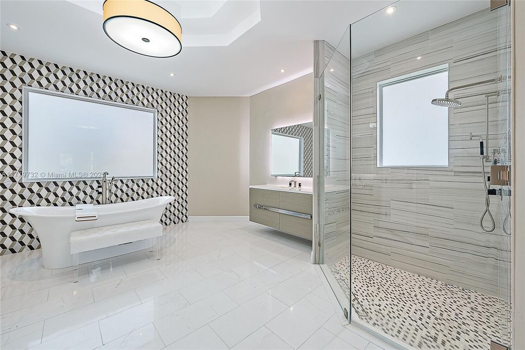 For Sale: $4,200,000 (5 beds, 3 baths, 4032 Square Feet)