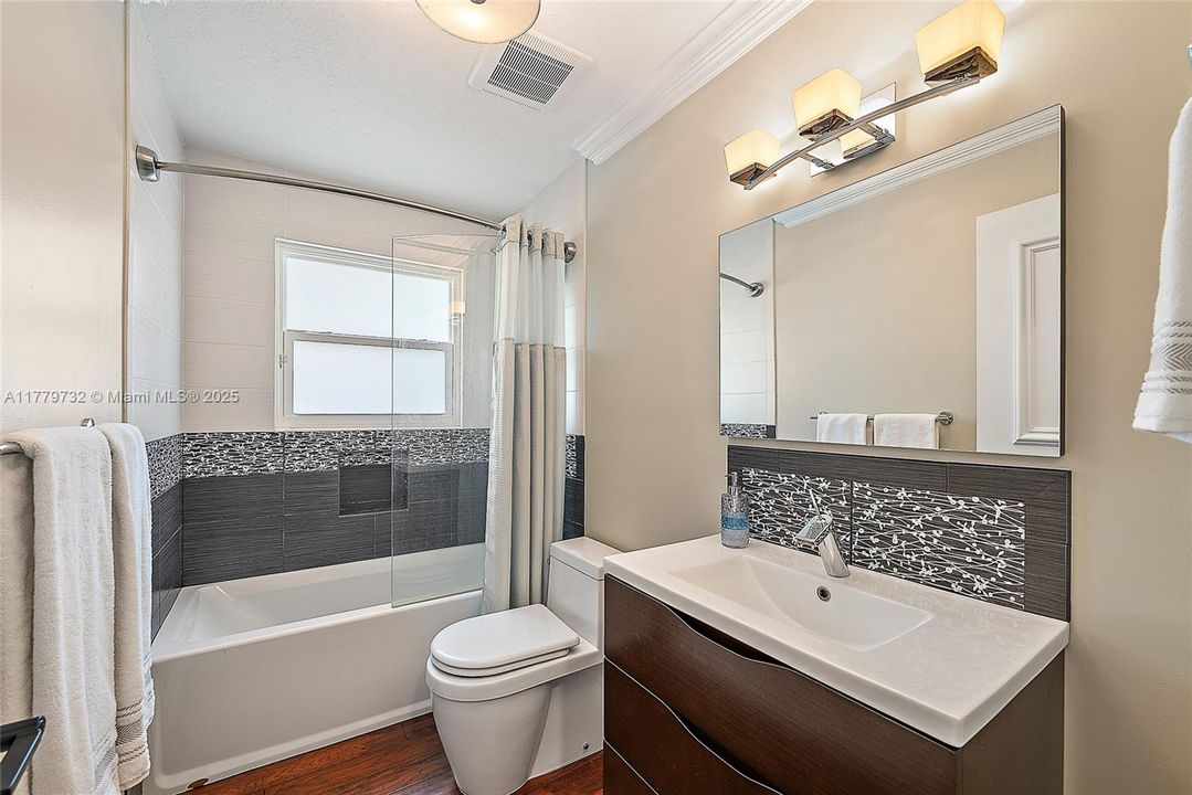 Guest Bathroom Upstairs