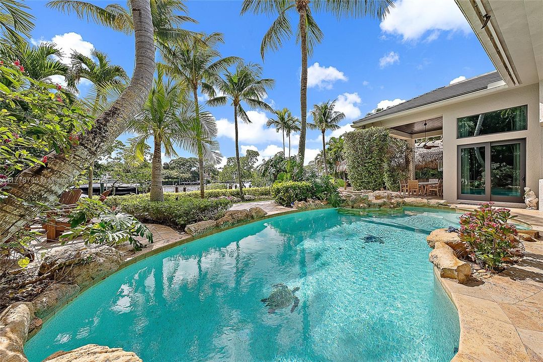 For Sale: $4,200,000 (5 beds, 3 baths, 4032 Square Feet)