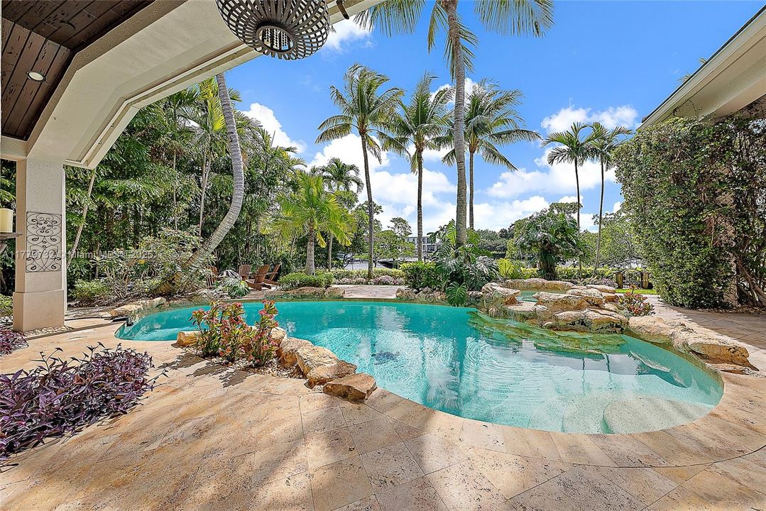 For Sale: $4,200,000 (5 beds, 3 baths, 4032 Square Feet)