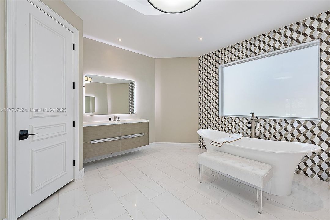 For Sale: $4,200,000 (5 beds, 3 baths, 4032 Square Feet)