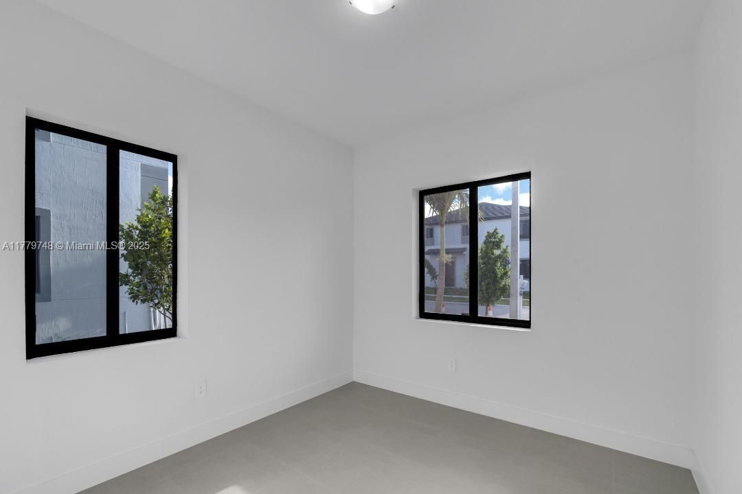 Vendido Recientemente: $430,000 (4 camas, 3 baños, 1760 Pies cuadrados)