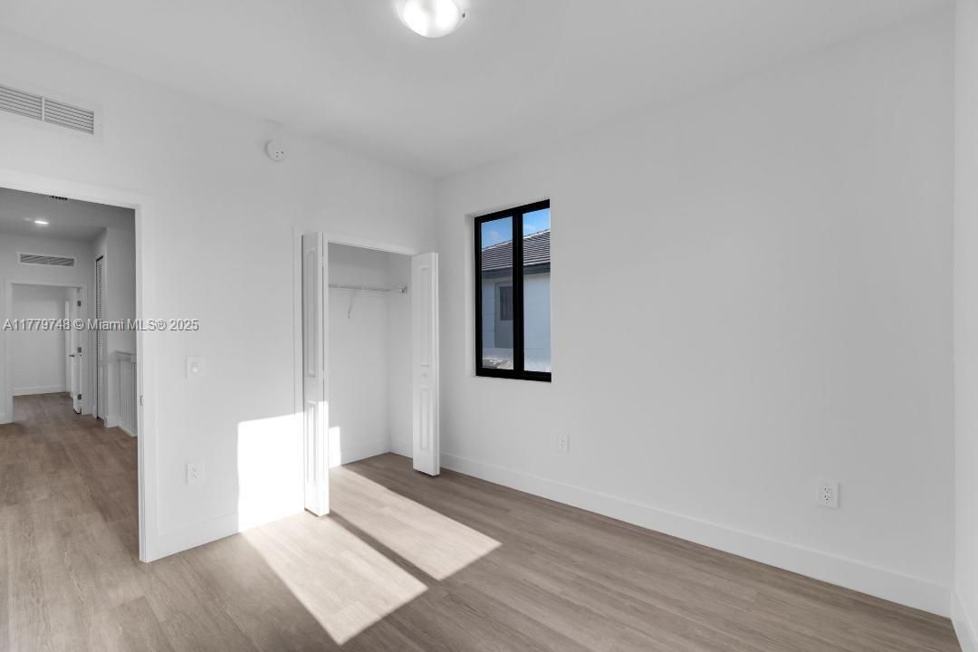 Vendido Recientemente: $430,000 (4 camas, 3 baños, 1760 Pies cuadrados)