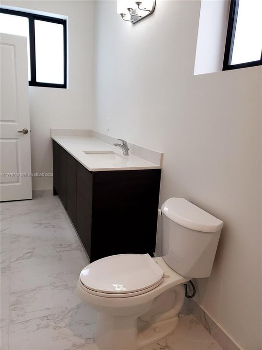 Vendido Recientemente: $430,000 (4 camas, 3 baños, 1760 Pies cuadrados)