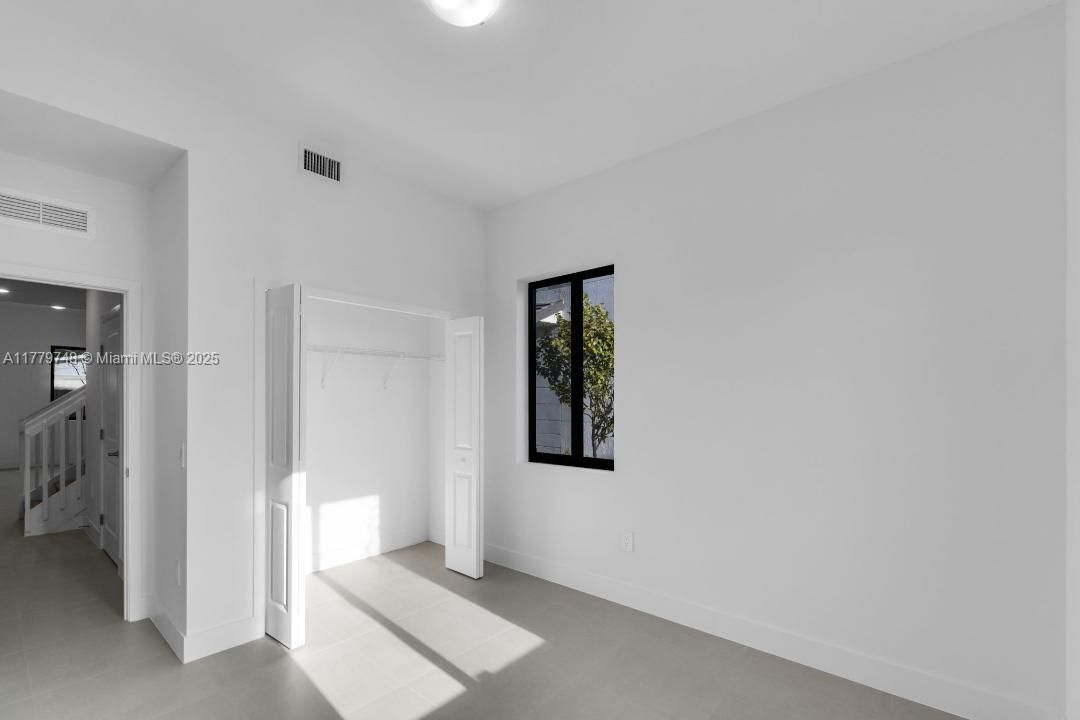 Vendido Recientemente: $430,000 (4 camas, 3 baños, 1760 Pies cuadrados)