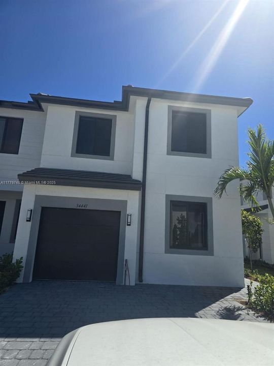 Vendido Recientemente: $430,000 (4 camas, 3 baños, 1760 Pies cuadrados)