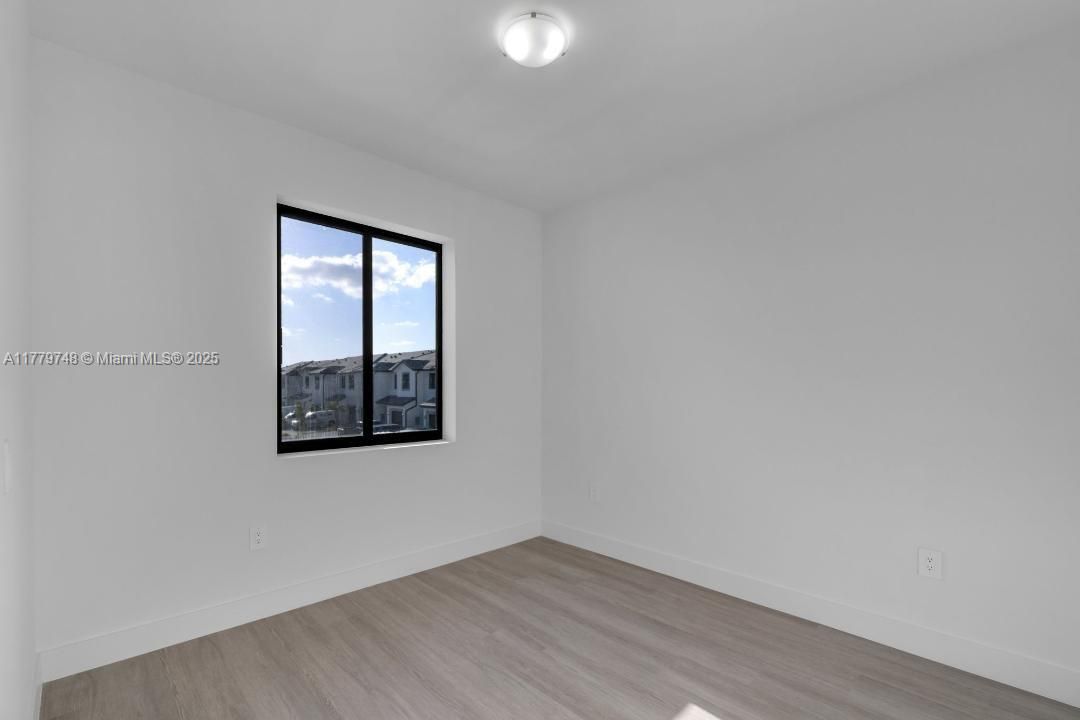 Vendido Recientemente: $430,000 (4 camas, 3 baños, 1760 Pies cuadrados)