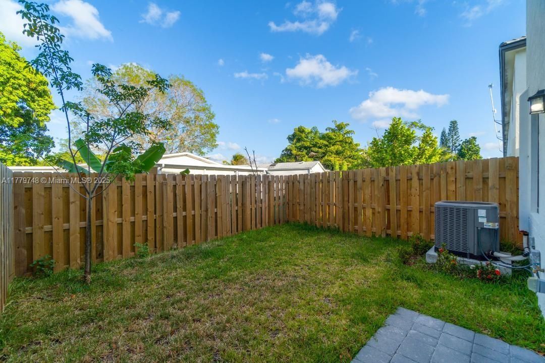 Vendido Recientemente: $430,000 (4 camas, 3 baños, 1760 Pies cuadrados)