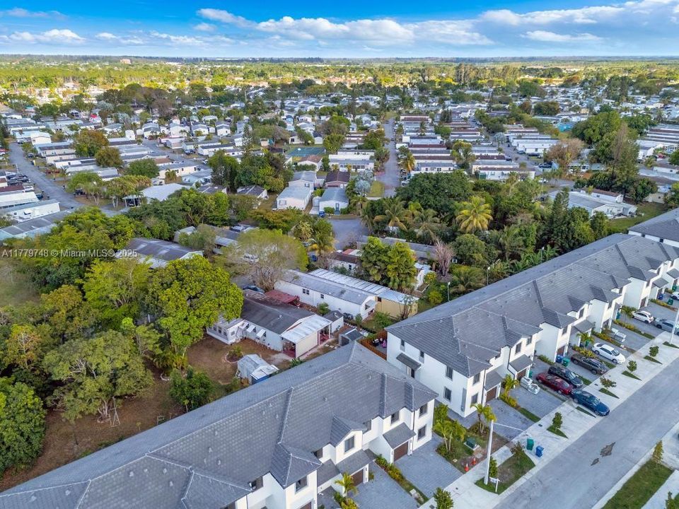 Vendido Recientemente: $430,000 (4 camas, 3 baños, 1760 Pies cuadrados)