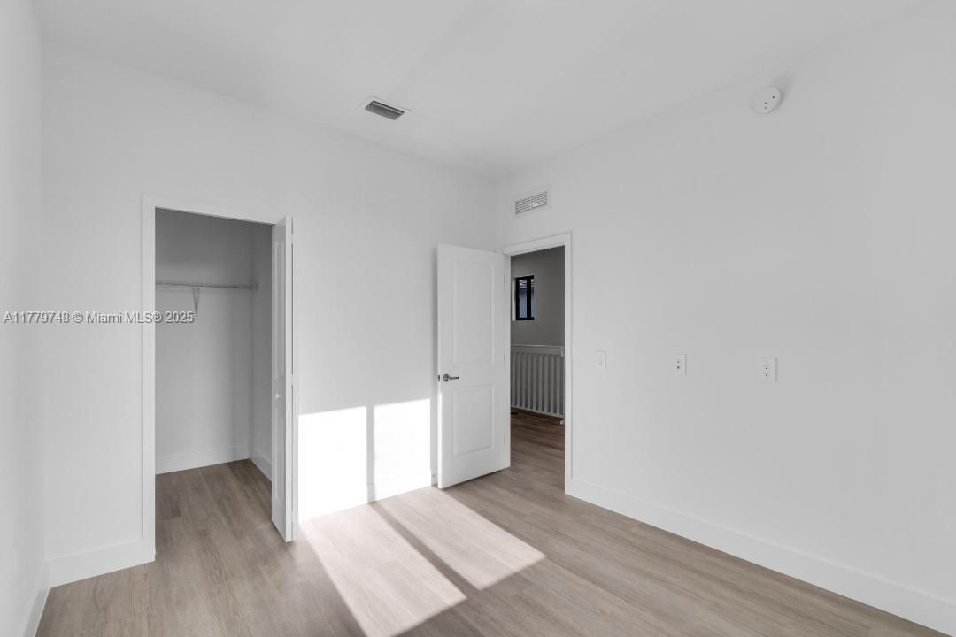 Vendido Recientemente: $430,000 (4 camas, 3 baños, 1760 Pies cuadrados)