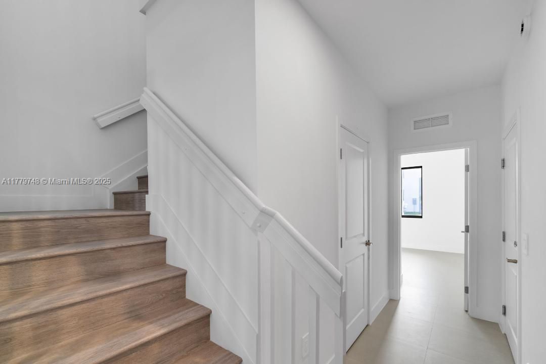 Vendido Recientemente: $430,000 (4 camas, 3 baños, 1760 Pies cuadrados)