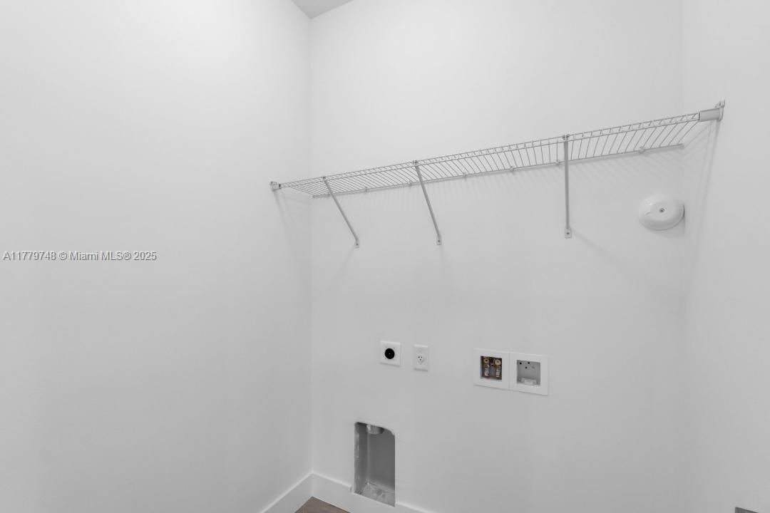 Vendido Recientemente: $430,000 (4 camas, 3 baños, 1760 Pies cuadrados)